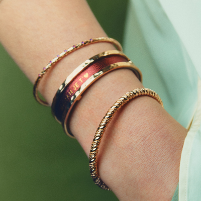 manchette-pure-martelee-cuir-reversible-grenade-dorure-a-chaud-dragee-pack_manchettes_essentielles