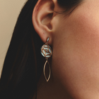 boucles-d-oreilles-arbre-de-vie-cuirs-reversibles-blanc-noir-pack_boucles_d_oreilles_essentielles_et_precieuses-1