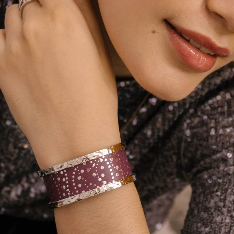 MANCHETTE PURE MARTELEE CUIR F&Eacute;&Eacute;RIE