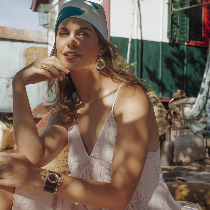 UN LOOK PLEIN D'AUDACEAVEC DES PIÈCES DE CARACTÈRE