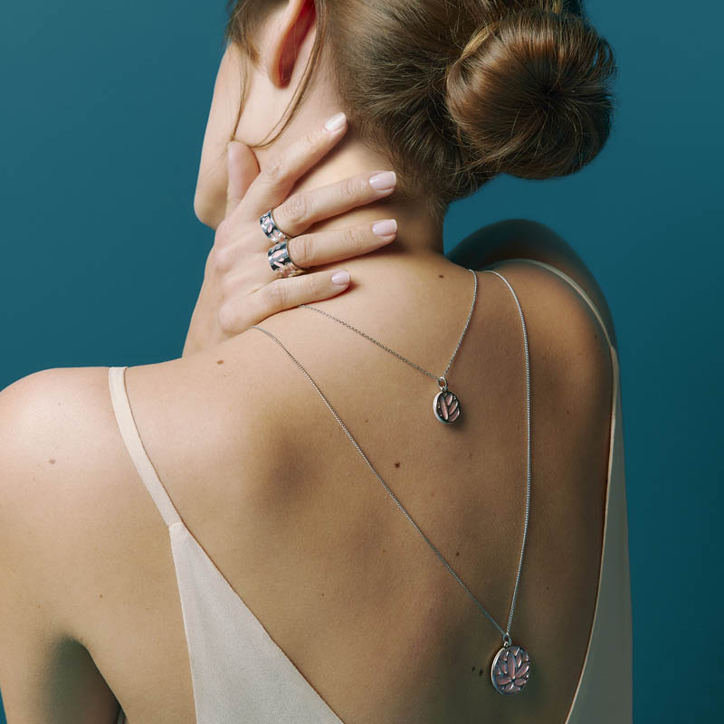 colliers-argentes-nenuphar-parure-tendance